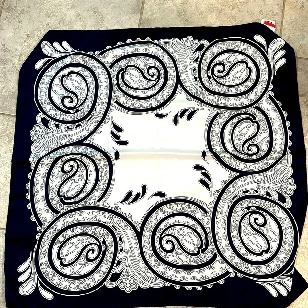 Gimmy silk/polyester scarf Italian design NWT